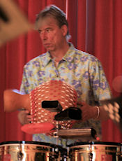 Spiel auf dem Cajon